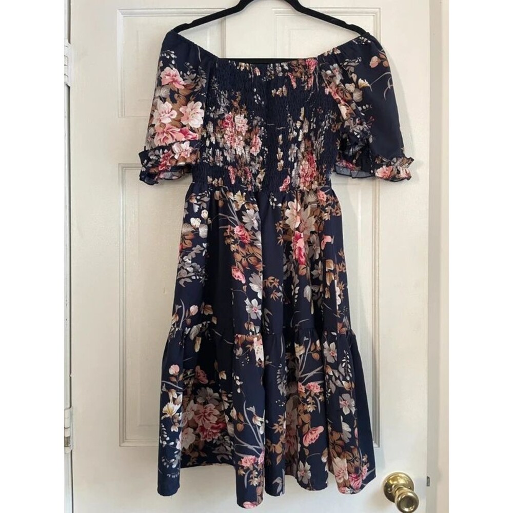 Beautiful Dark Floral Dress (L)